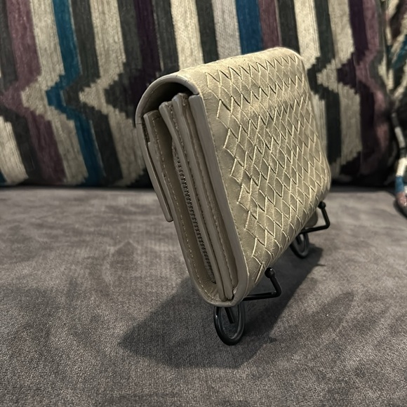 Authentic Bottega Veneta Intrecciato 6x4 Leather Wallet In Limestone - Picture 7 of 12